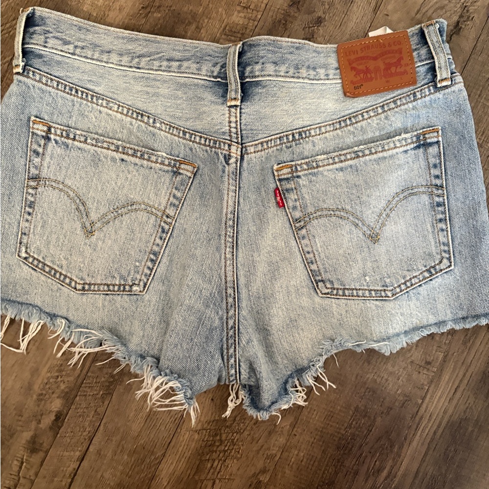 Levi's Women's Light Blue Denim Shorts - Picture 4 of 9